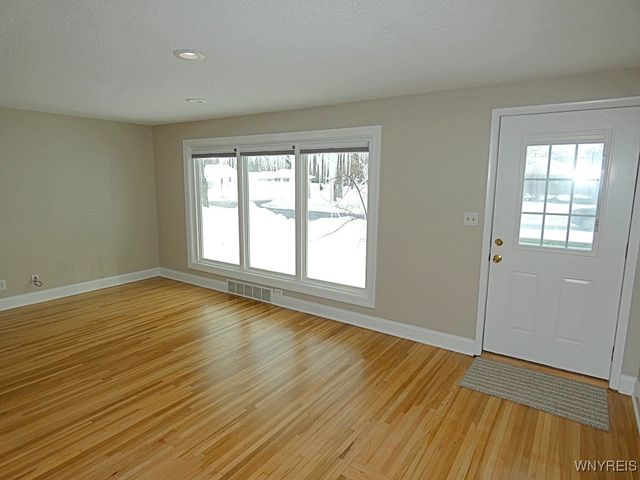 109 Pearce Dr, Amherst, NY 14226