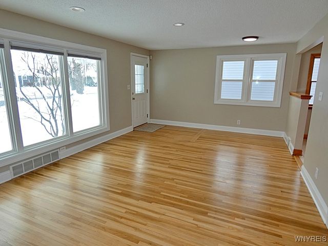 109 Pearce Dr, Amherst, NY 14226