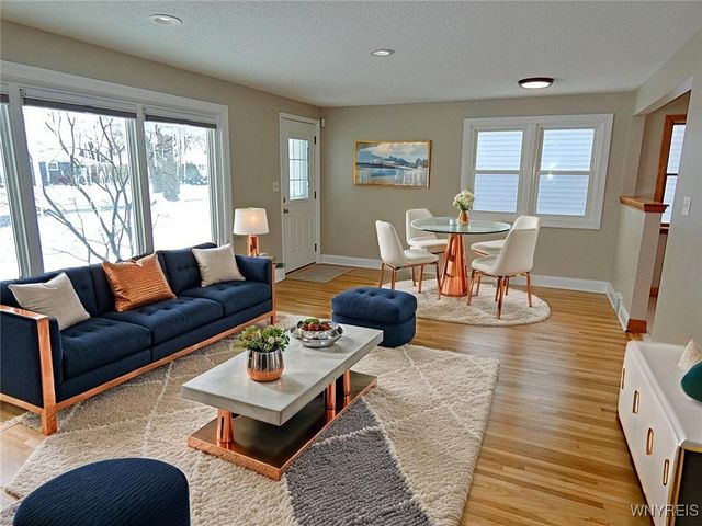 109 Pearce Dr, Amherst, NY 14226