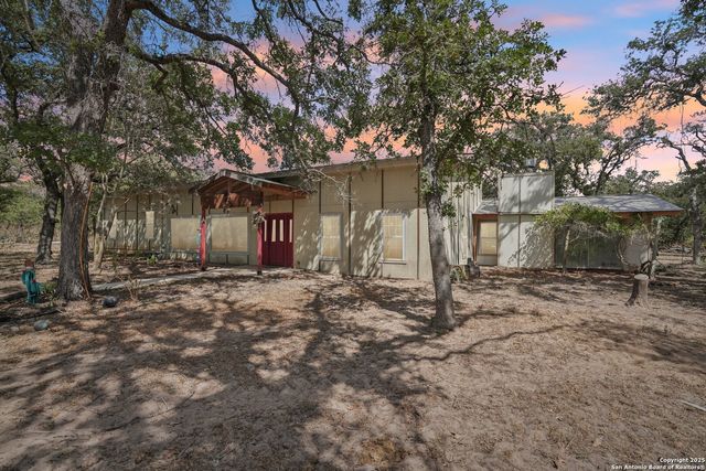 3001 Curry, Seguin, TX 78155