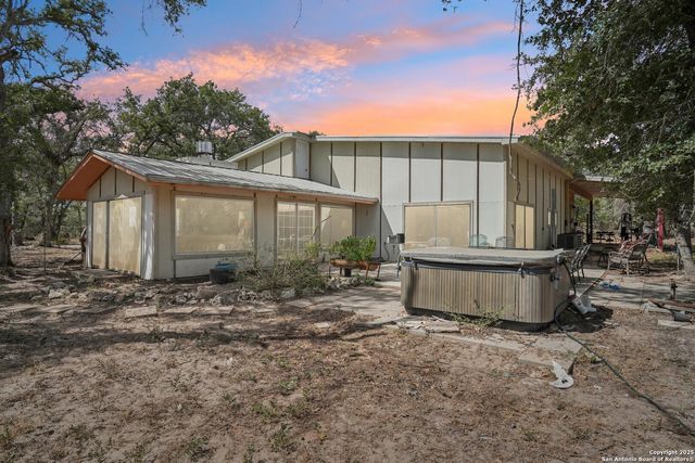 3001 Curry, Seguin, TX 78155