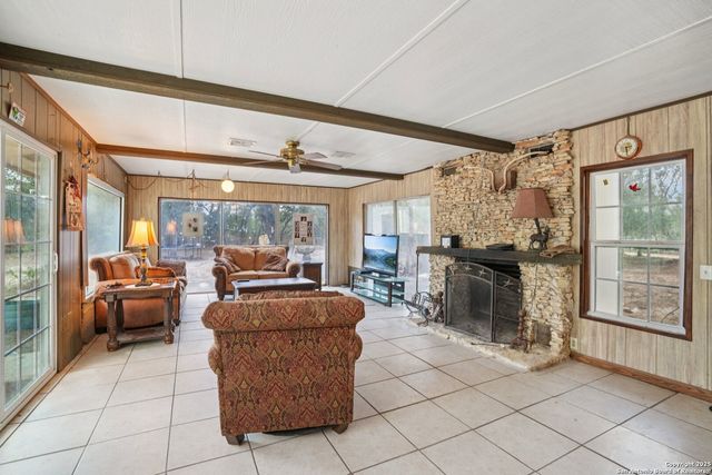 3001 Curry, Seguin, TX 78155