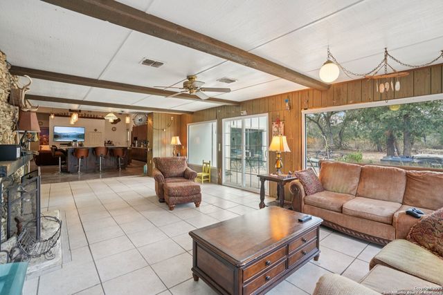 3001 Curry, Seguin, TX 78155