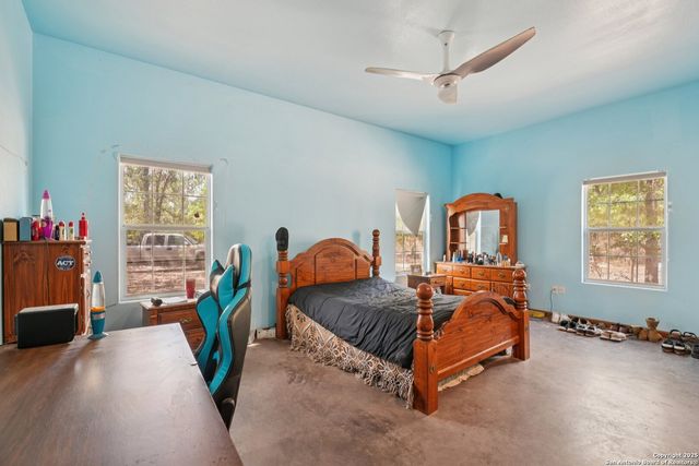 3001 Curry, Seguin, TX 78155