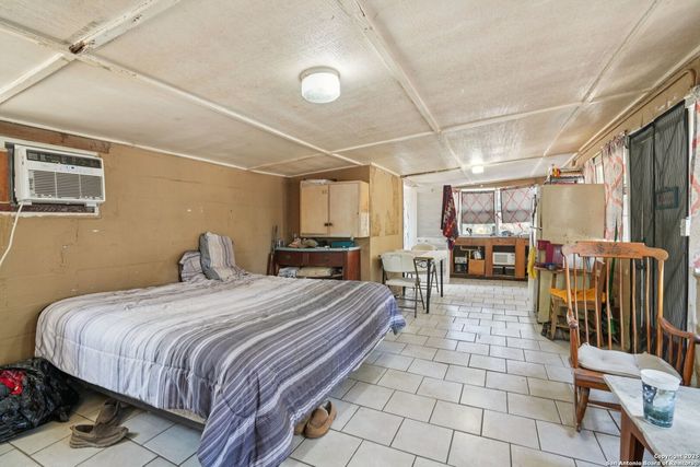 3001 Curry, Seguin, TX 78155