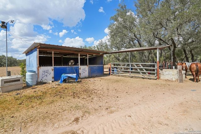 3001 Curry, Seguin, TX 78155