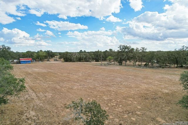 3001 Curry, Seguin, TX 78155