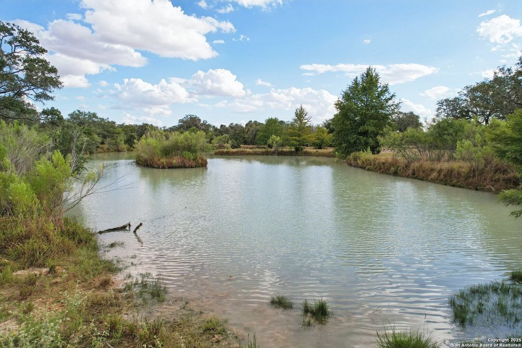 3001 Curry, Seguin, TX 78155