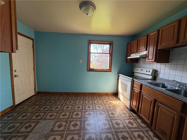 606 Chestnut St, New Castle, PA 16101