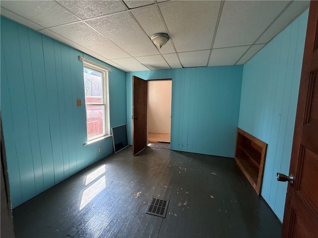 606 Chestnut St, New Castle, PA 16101