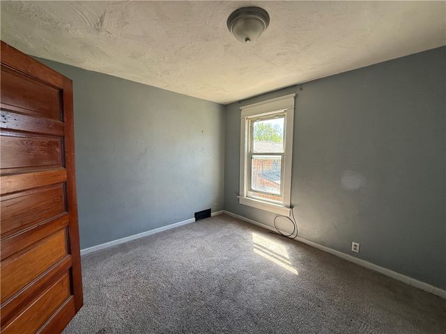 606 Chestnut St, New Castle, PA 16101