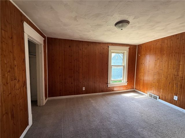 606 Chestnut St, New Castle, PA 16101