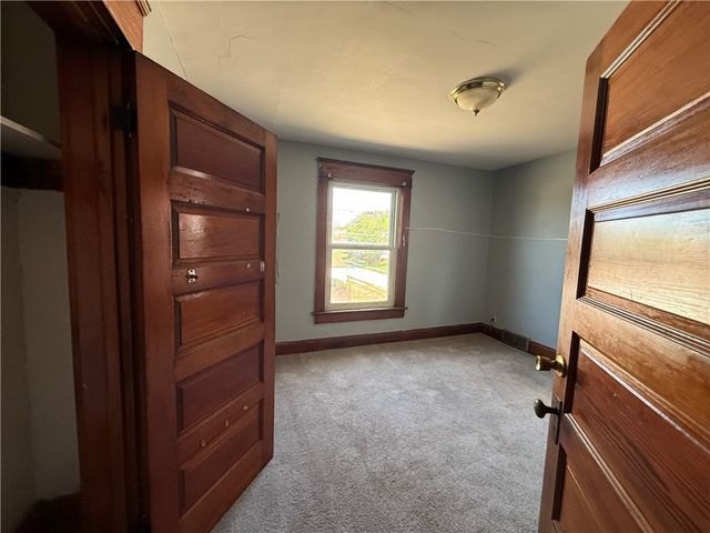 606 Chestnut St, New Castle, PA 16101
