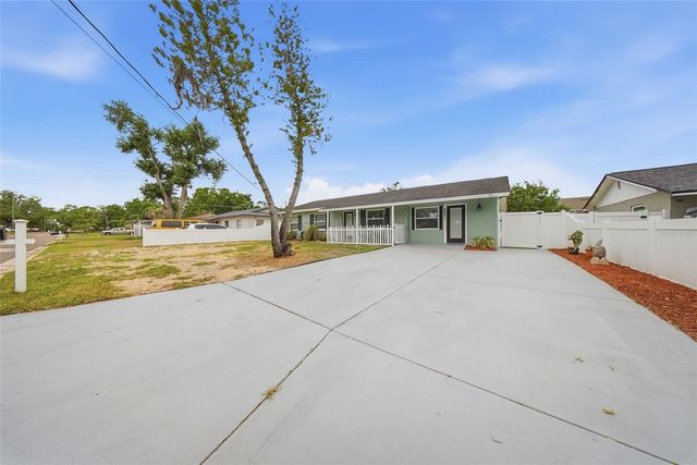 9403 OAK RIDGE AVENUE, Riverview, FL 33578