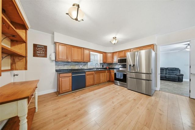 9403 OAK RIDGE AVENUE, Riverview, FL 33578