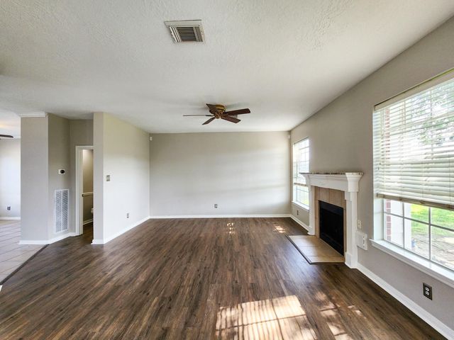 2412 N Mission Circle, Friendswood, TX 77546