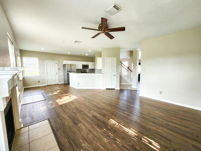 2412 N Mission Circle, Friendswood, TX 77546