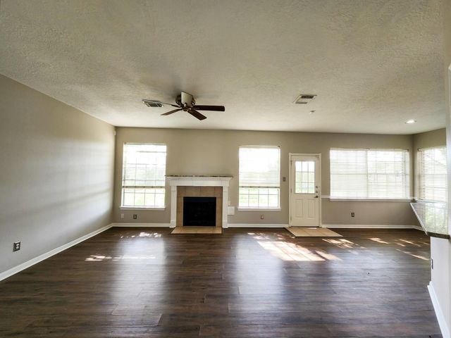 2412 N Mission Circle, Friendswood, TX 77546
