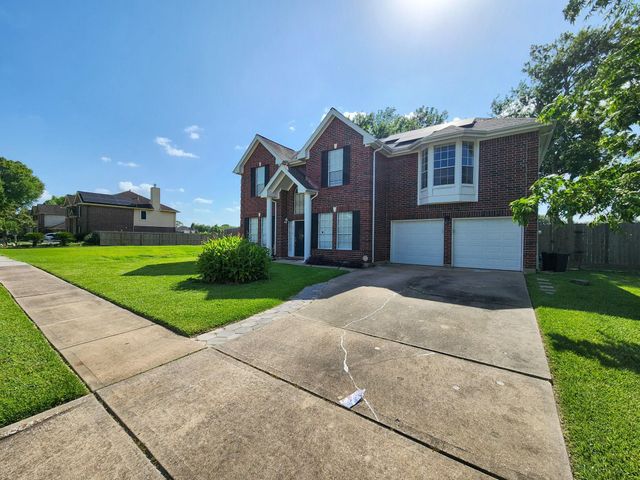 2412 N Mission Circle, Friendswood, TX 77546