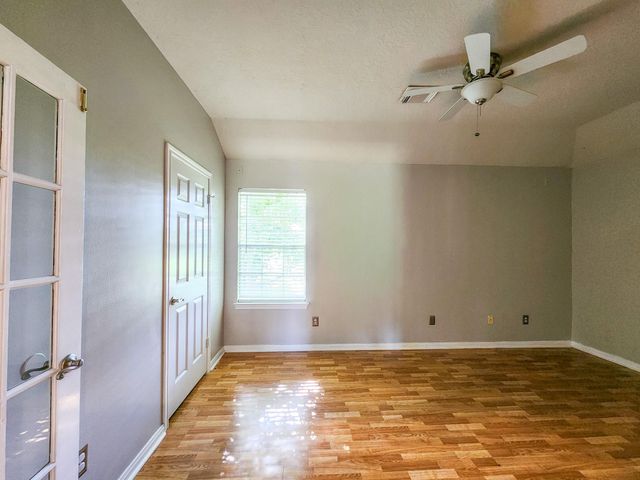 2412 N Mission Circle, Friendswood, TX 77546