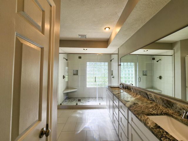 2412 N Mission Circle, Friendswood, TX 77546