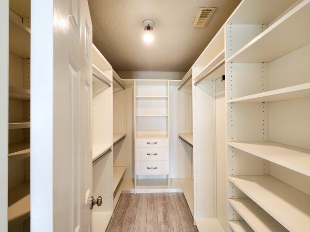 2412 N Mission Circle, Friendswood, TX 77546