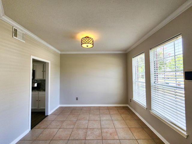 2412 N Mission Circle, Friendswood, TX 77546