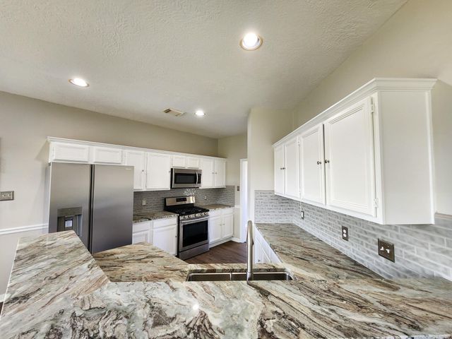 2412 N Mission Circle, Friendswood, TX 77546
