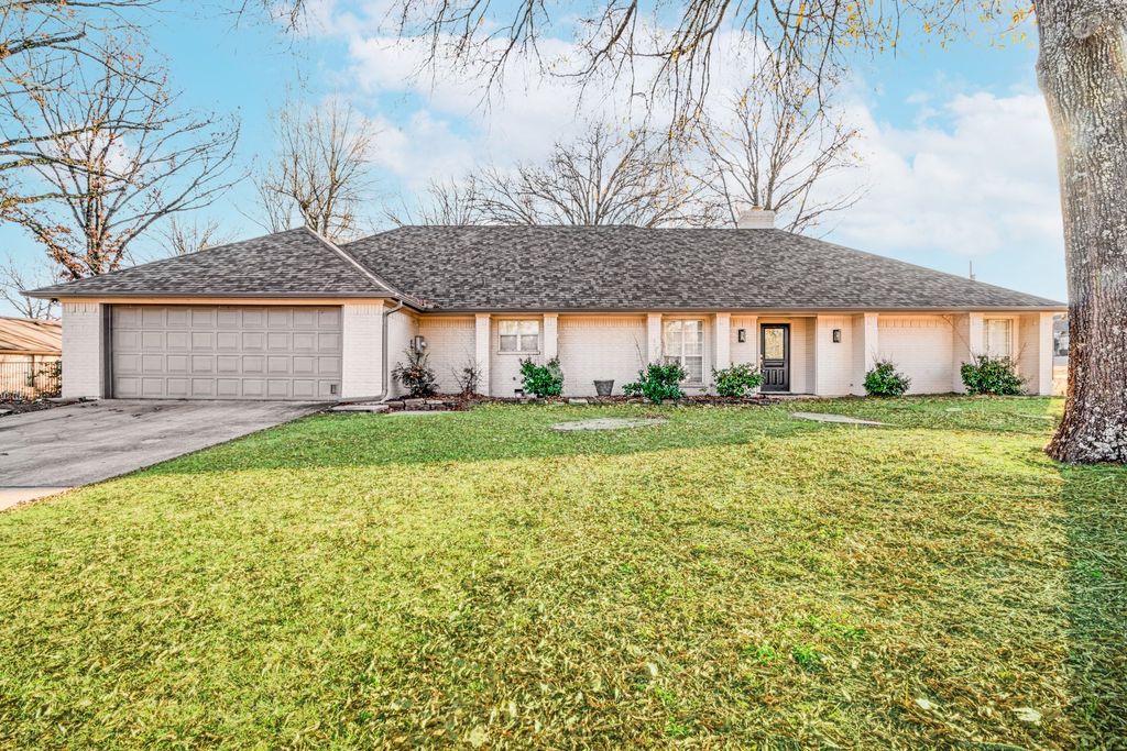 4410 Wood Creek Drive, Reno, TX 75462