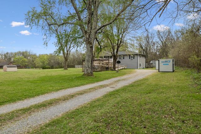 134 Martin Ln, La Vergne, TN 37086