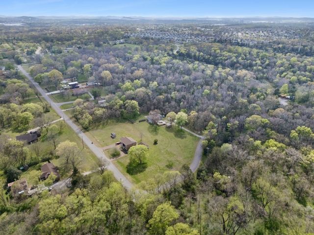 134 Martin Ln, La Vergne, TN 37086