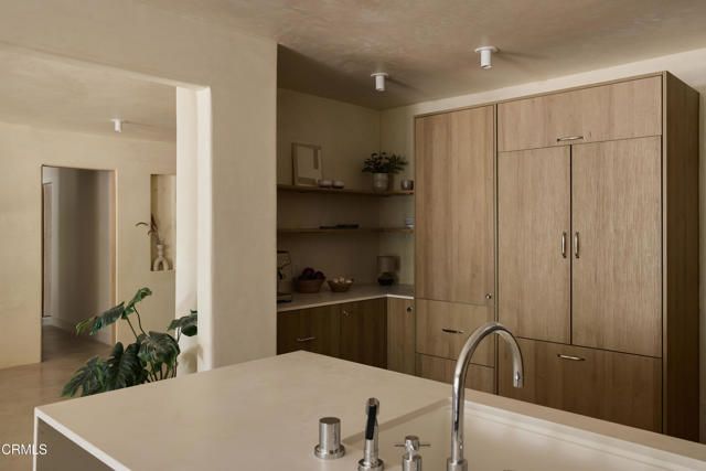 4781 Round Top Drive, Los Angeles, CA 90065