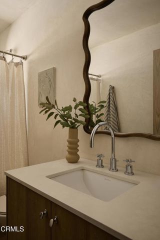 4781 Round Top Drive, Los Angeles, CA 90065