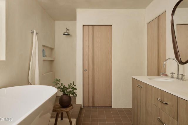 4781 Round Top Drive, Los Angeles, CA 90065