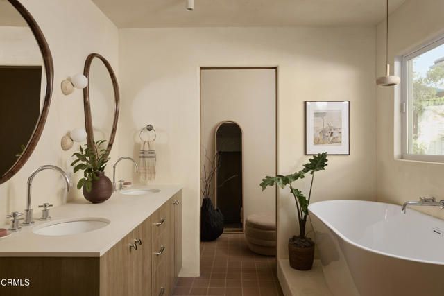 4781 Round Top Drive, Los Angeles, CA 90065