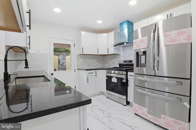 13 S 2ND ST, Columbia, PA 17512