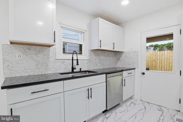 13 S 2ND ST, Columbia, PA 17512