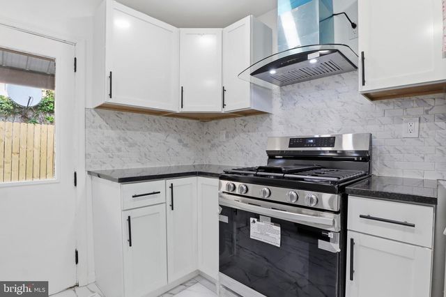 13 S 2ND ST, Columbia, PA 17512