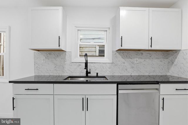 13 S 2ND ST, Columbia, PA 17512