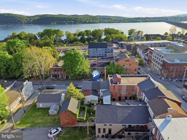 13 S 2ND ST, Columbia, PA 17512