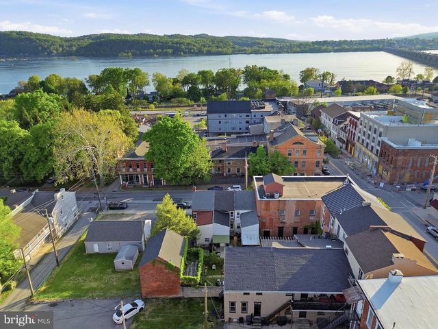 13 S 2ND ST, Columbia, PA 17512