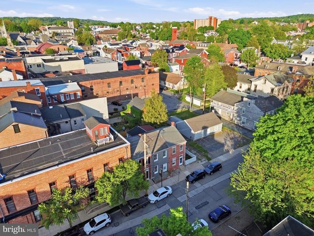 13 S 2ND ST, Columbia, PA 17512