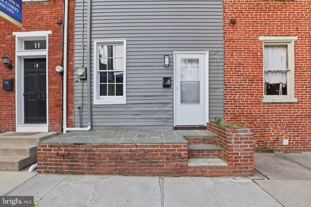 13 S 2ND ST, Columbia, PA 17512
