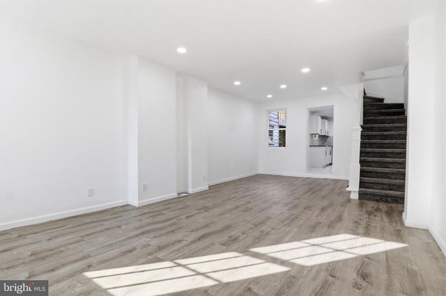 13 S 2ND ST, Columbia, PA 17512