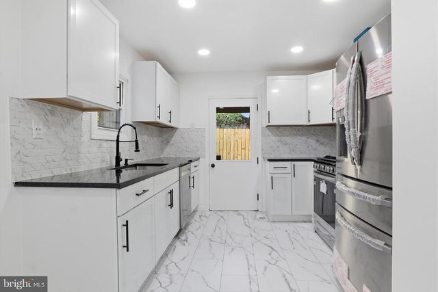 13 S 2ND ST, Columbia, PA 17512