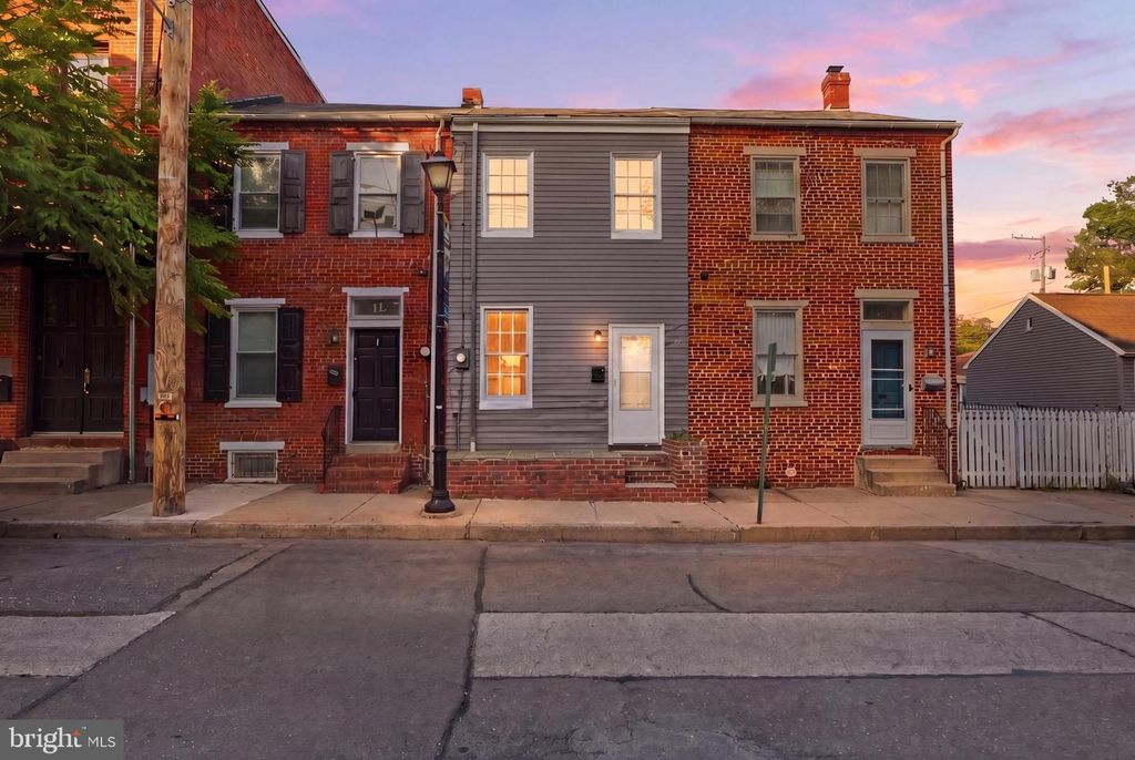 13 S 2ND ST, Columbia, PA 17512