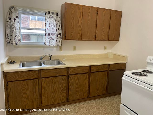 837 E Shiawassee Street, Lansing, MI 48912