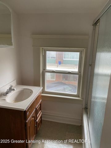 837 E Shiawassee Street, Lansing, MI 48912