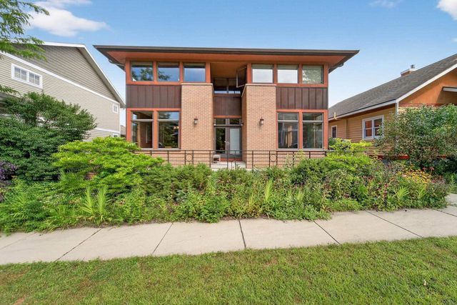 3555 John Muir Drive, Middleton, WI 53562