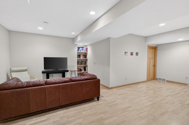 3555 John Muir Drive, Middleton, WI 53562